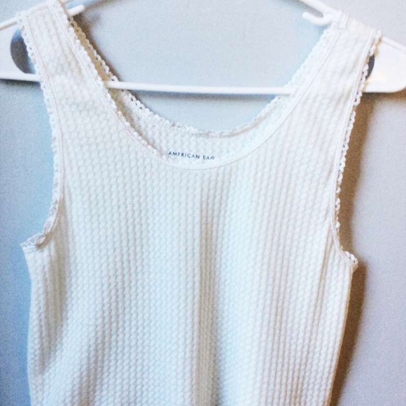 American Eagle Outfitters Tops - A American Eagle knitted white cropped tank top!